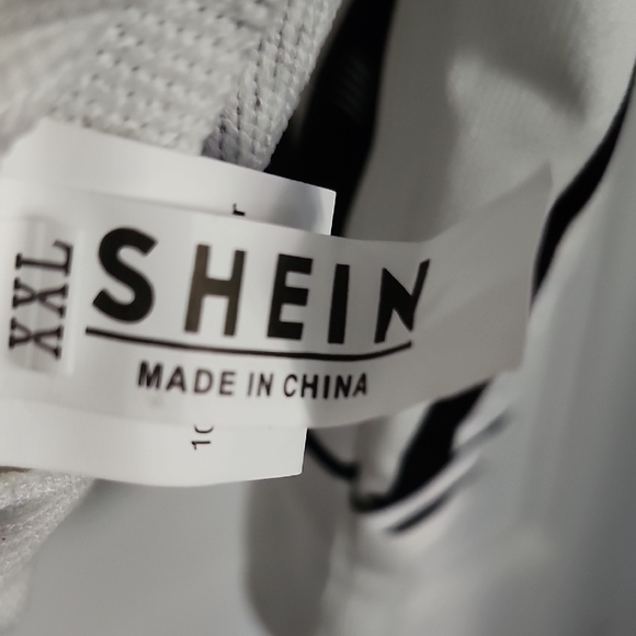 SHEIN White and Black Beach Scene Graphic French Terry Style Sweatshirt NWOT - Picture 3 of 9